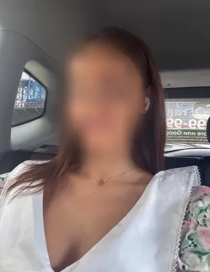 Andrea, 35