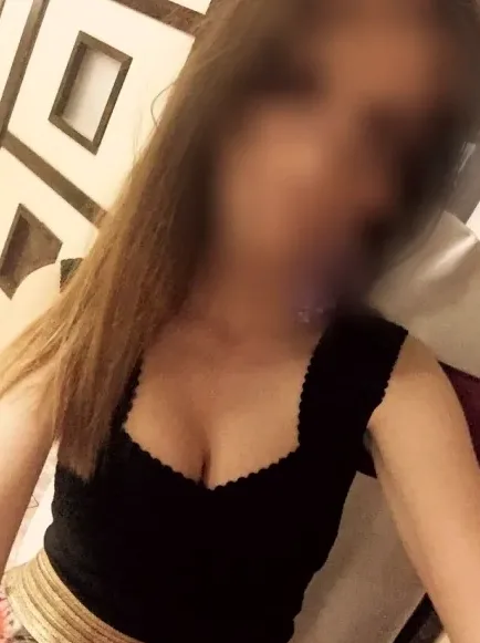 Ayse, 32