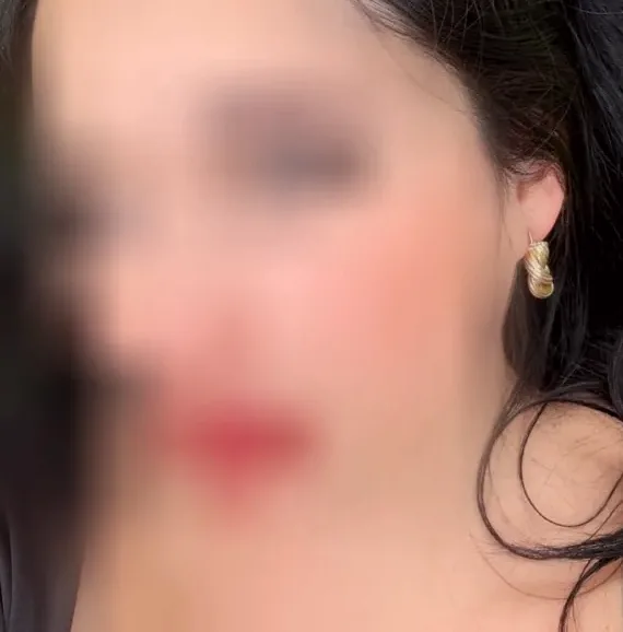 Elena, 37
