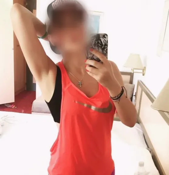 Elif, 28