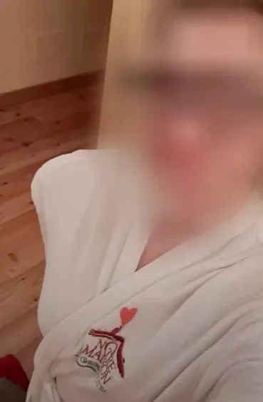 Lara, 40