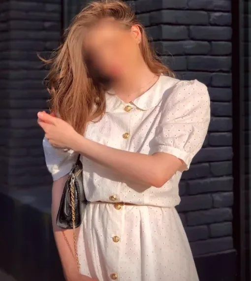 Manuela, 25