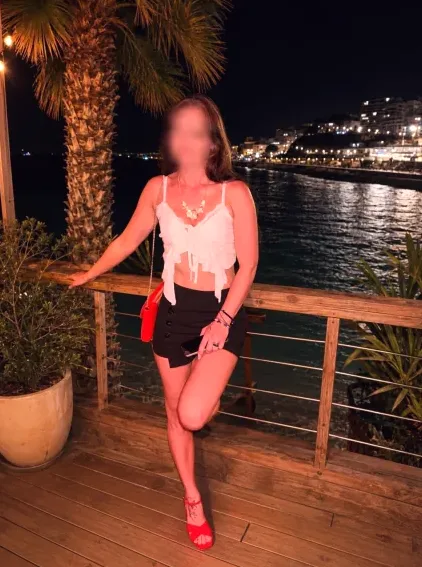 Melanie, 34
