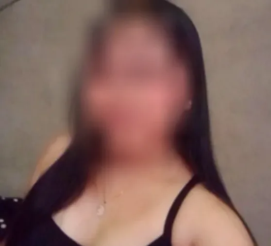 Mia, 19