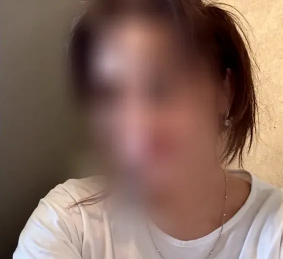 Selina, 35